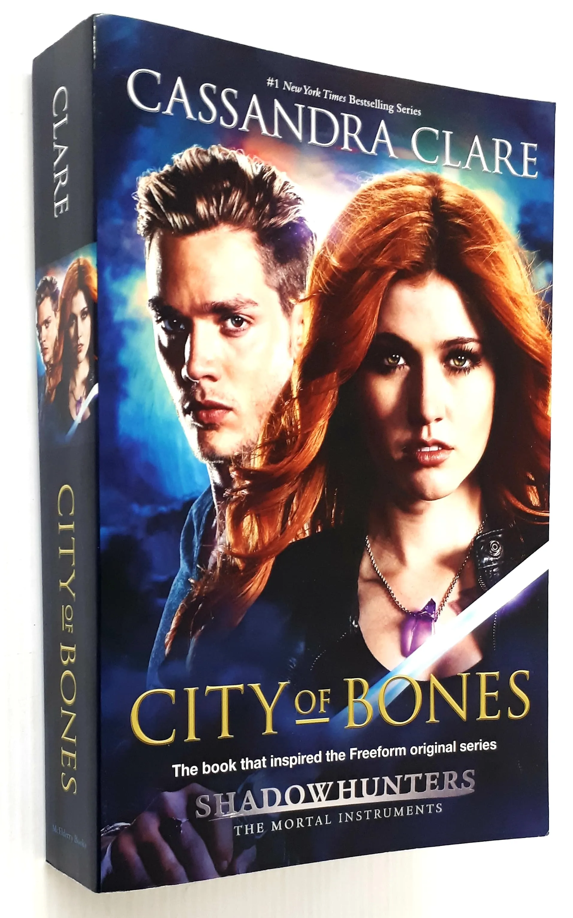 CITY OF BONES - Cassandra Clare