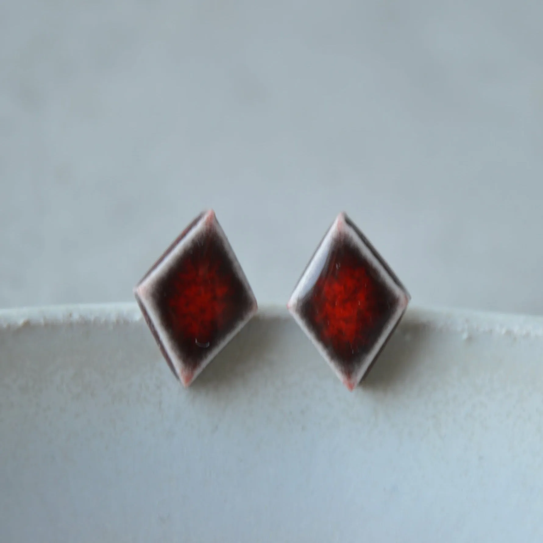 Rhombus stud earrings