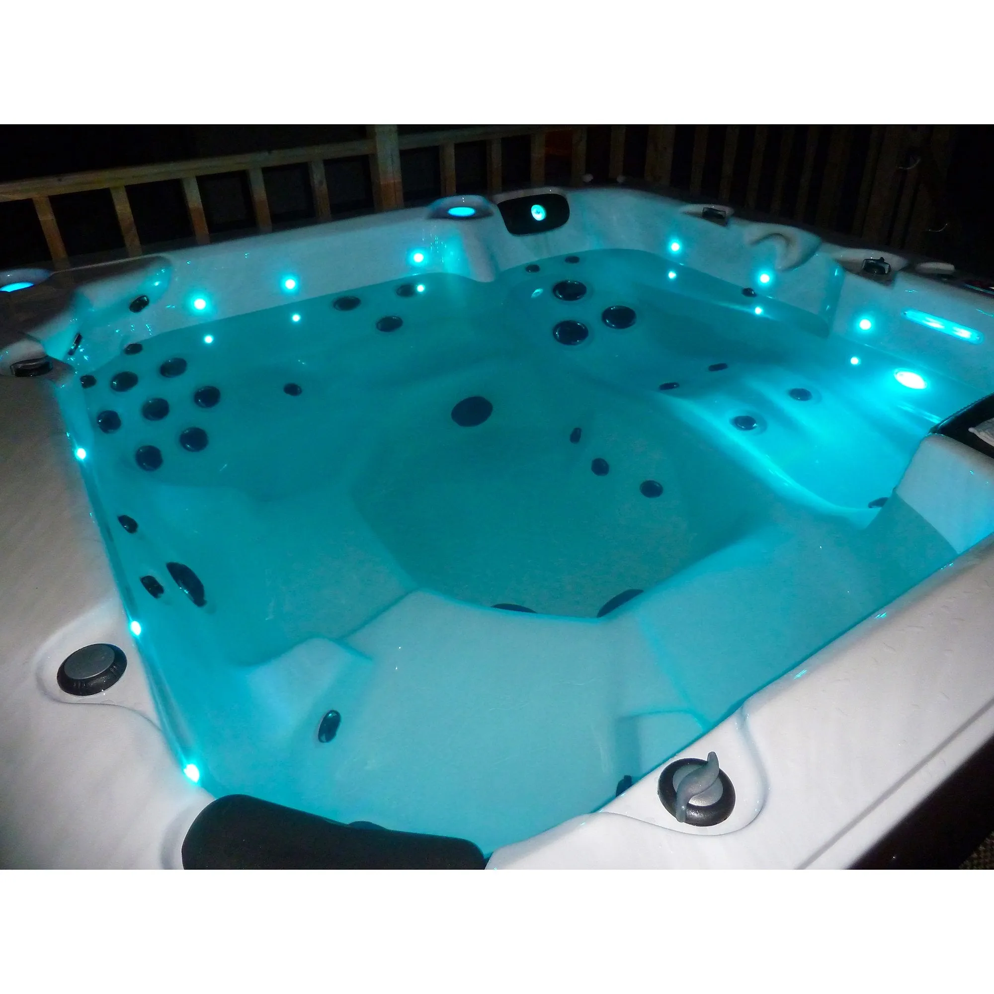 Thunder Bay AI Hot Tub | 5-6 Person 44-Jet | 219 x 219 cm